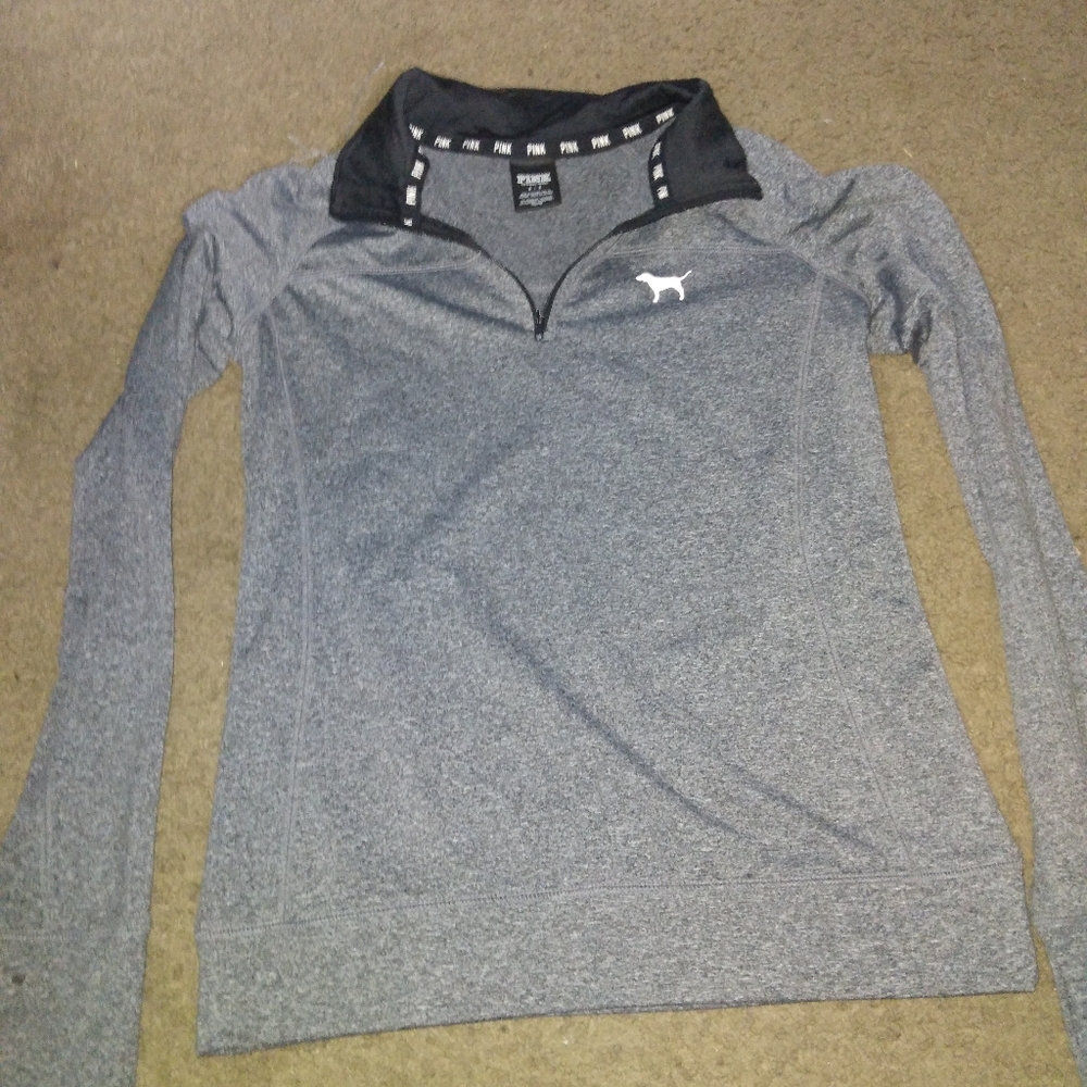 Athletic long sleeveed shirt
